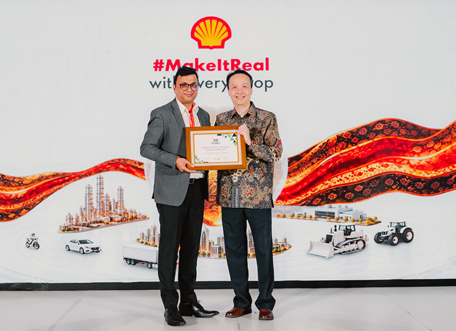 Entrega del reconocimiento de Kline a Shell por veinte años de liderazgo